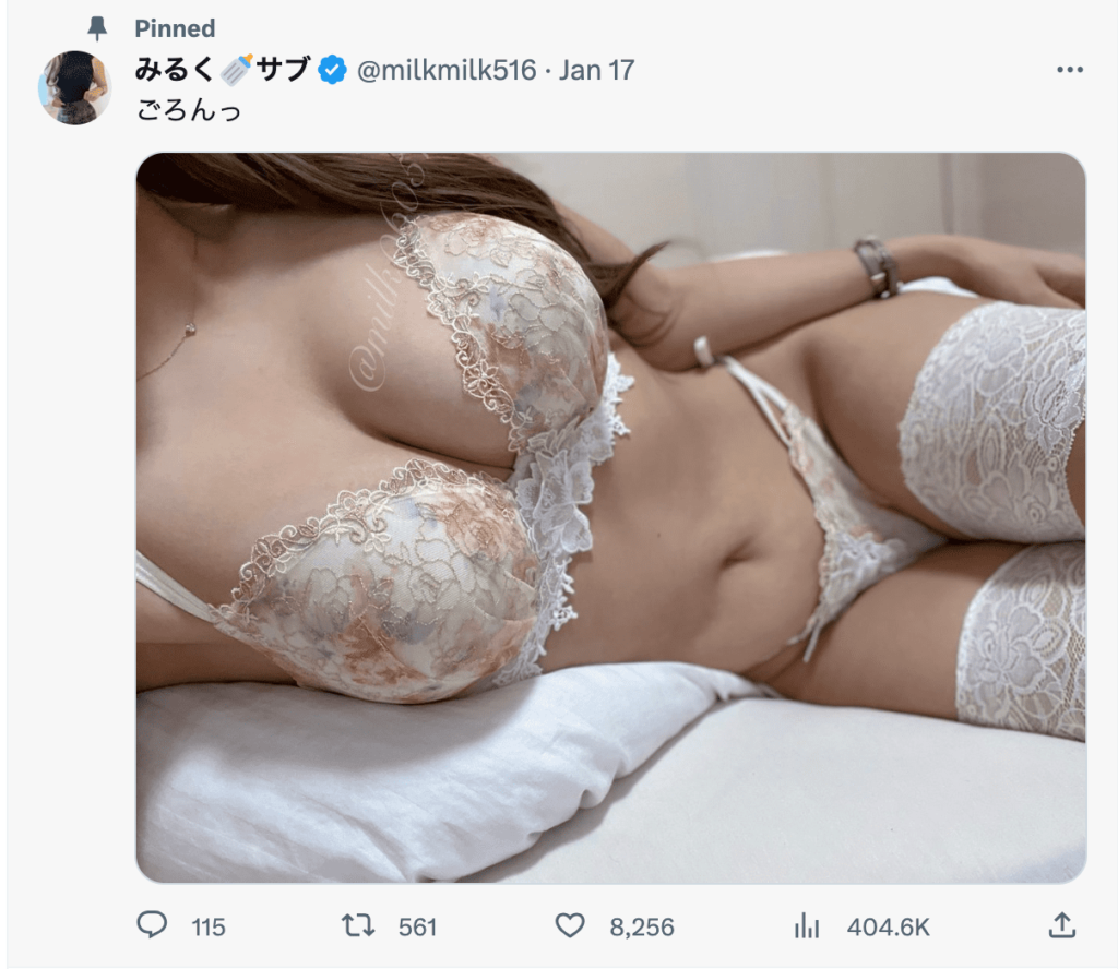 下着女子みるくの写真